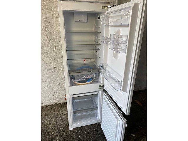 Bauknecht bkgil 178f12 koel-vriescombinatie ingebouwd 268 l wit - afbeelding 4 van  5