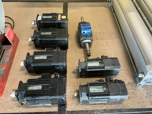 Baumuller partij servo-motoren - afbeelding 1 van  8