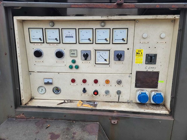 Bauscher stroomgenerator 60kva (ex army) - afbeelding 8 van  25