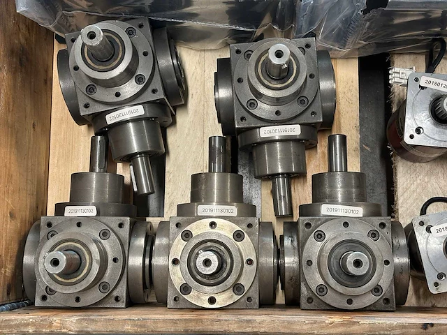Bautz & pcm - partij industriële motoren, haakse tandwielkasten en bekalube smeersystemen, o.a. partij industriële motoren, haakse tandwielkasten en bekalube smeersystemen - afbeelding 12 van  13