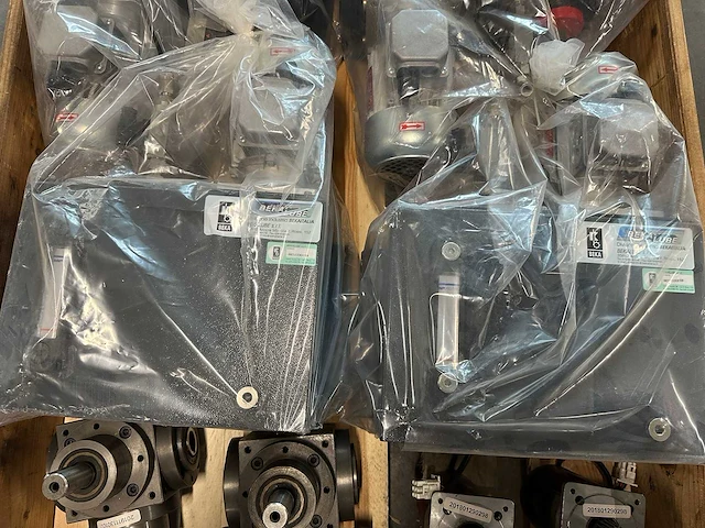 Bautz & pcm - partij industriële motoren, haakse tandwielkasten en bekalube smeersystemen, o.a. partij industriële motoren, haakse tandwielkasten en bekalube smeersystemen - afbeelding 8 van  13