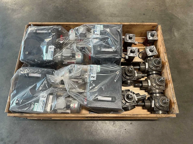 Bautz & pcm - partij industriële motoren, haakse tandwielkasten en bekalube smeersystemen, o.a. partij industriële motoren, haakse tandwielkasten en bekalube smeersystemen - afbeelding 10 van  13