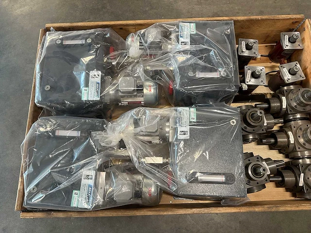 Bautz & pcm - partij industriële motoren, haakse tandwielkasten en bekalube smeersystemen, o.a. partij industriële motoren, haakse tandwielkasten en bekalube smeersystemen - afbeelding 13 van  13