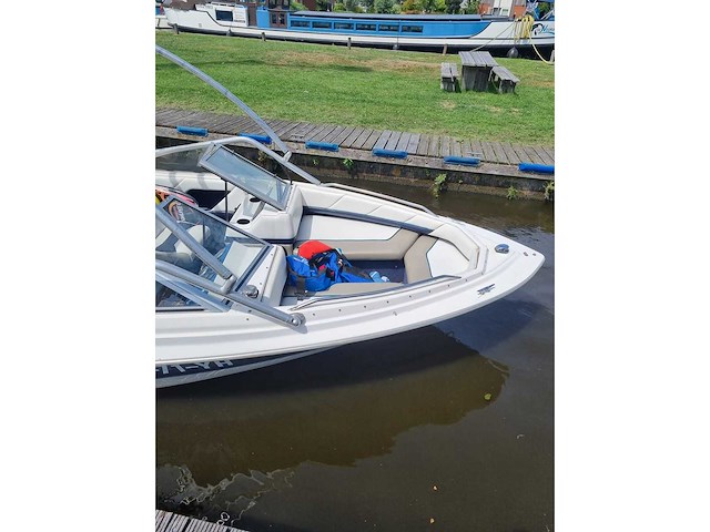 Bayliner - 1950 capri - speedboot - met vlemmix boot trailer - afbeelding 8 van  29