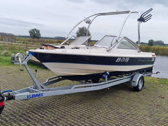 Bayliner - 1950 capri - speedboot - met vlemmix boot trailer - afbeelding 1 van  29
