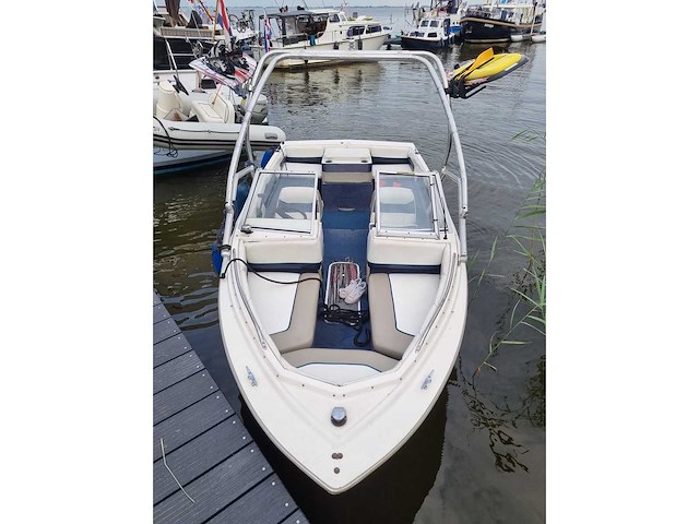 Bayliner - 1950 capri - speedboot - met vlemmix boot trailer - afbeelding 27 van  29