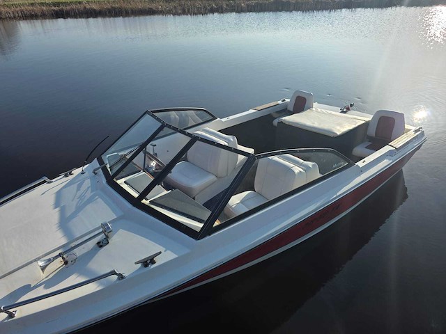 Bayliner - mutiny 140 pk - speedboot inclusief magic tilt trailer - afbeelding 12 van  41