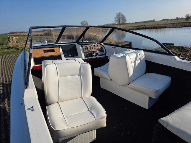 Bayliner - mutiny 140 pk - speedboot inclusief magic tilt trailer - afbeelding 22 van  41