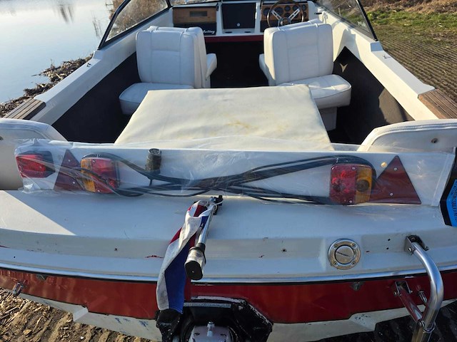 Bayliner - mutiny 140 pk - speedboot inclusief magic tilt trailer - afbeelding 23 van  41