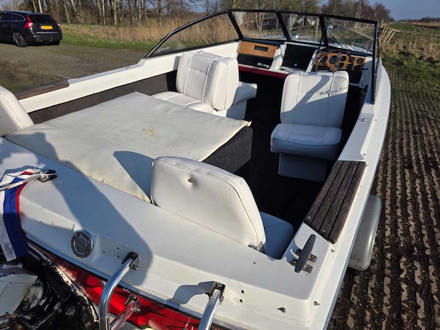 Bayliner - mutiny 140 pk - speedboot inclusief magic tilt trailer - afbeelding 24 van  41
