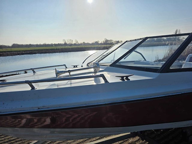 Bayliner - mutiny 140 pk - speedboot inclusief magic tilt trailer - afbeelding 41 van  41