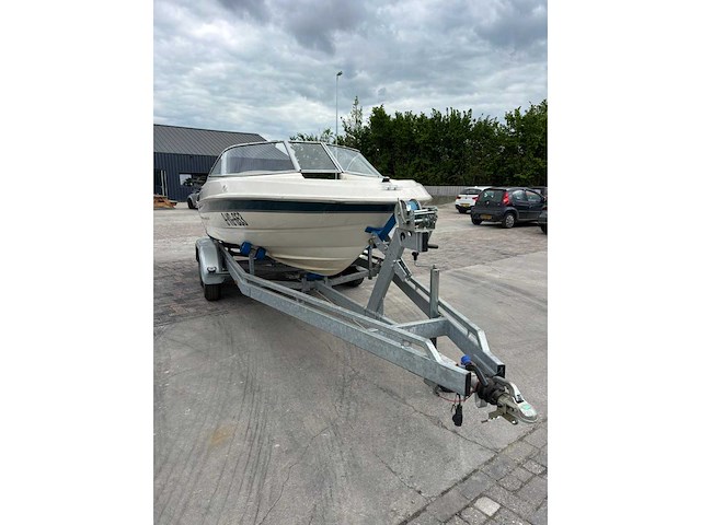 Bayliner capri speedboot sportboot - afbeelding 16 van  21