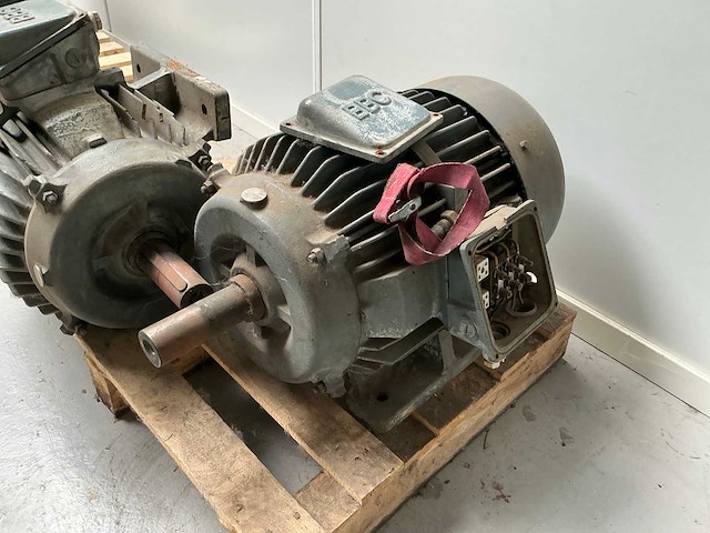 Bbc qu 160 m4ag elektromotor (2x) - afbeelding 1 van  4