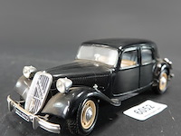 Bburago citroën 15cv 6cyl uit 1952 - afbeelding 1 van  7