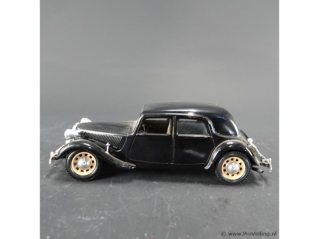 Bburago citroën 15cv 6cyl uit 1952 - afbeelding 2 van  7