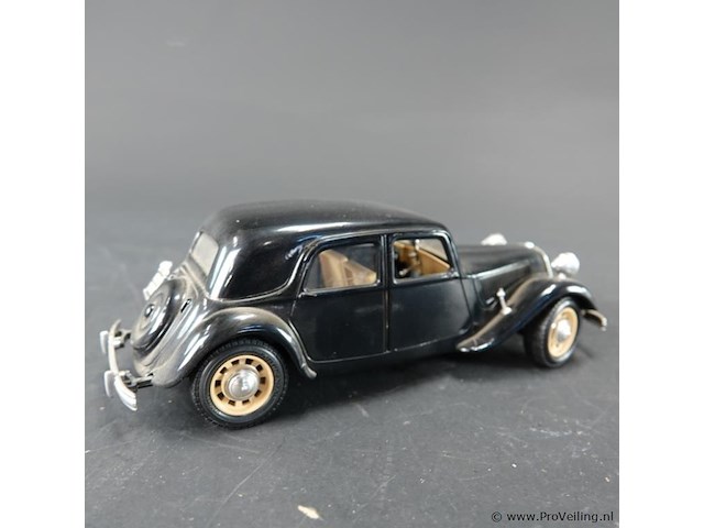Bburago citroën 15cv 6cyl uit 1952 - afbeelding 4 van  7