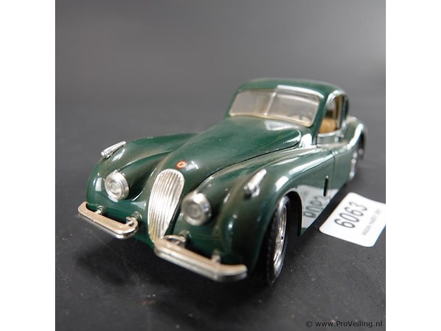 Bburago jaguar xk120 coupé uit 1948 - afbeelding 1 van  7