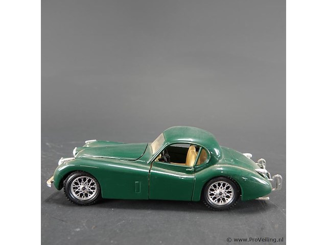 Bburago jaguar xk120 coupé uit 1948 - afbeelding 2 van  7