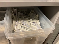 Bd medische benodigdheden, spuiten en naalden - afbeelding 2 van  19