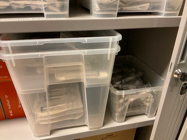 Bd medische benodigdheden, spuiten en naalden - afbeelding 6 van  19