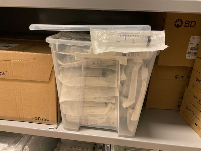 Bd medische benodigdheden, spuiten en naalden - afbeelding 8 van  19