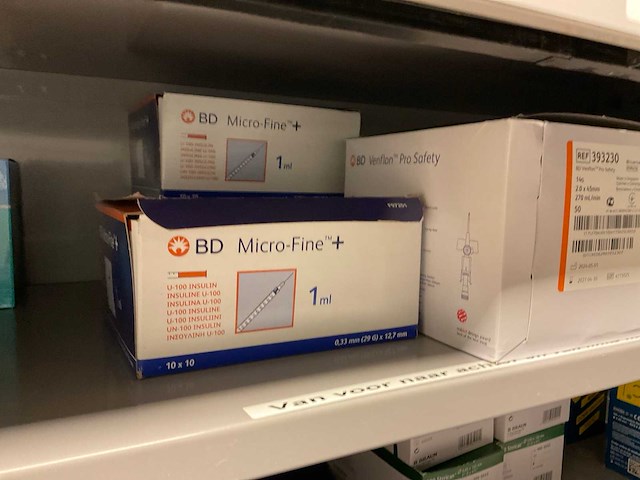 Bd medische benodigdheden, spuiten en naalden - afbeelding 14 van  19