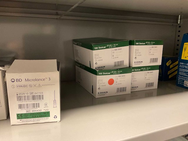 Bd medische benodigdheden, spuiten en naalden - afbeelding 18 van  19