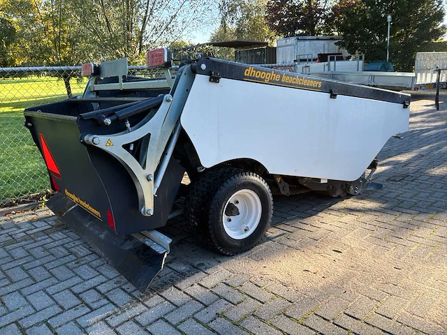 Beach cleaner / strandreinigingsmachine - afbeelding 1 van  19