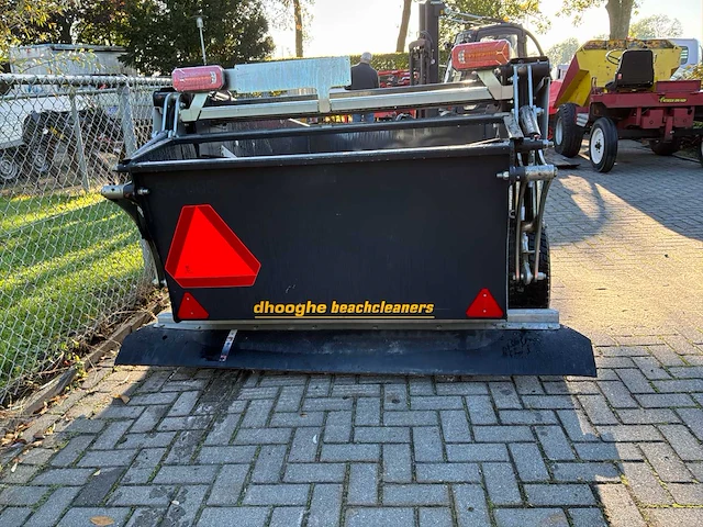 Beach cleaner / strandreinigingsmachine - afbeelding 12 van  19