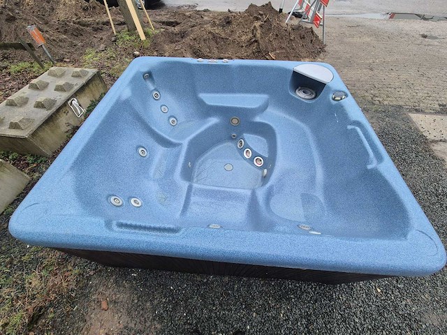 Beachcomber 5 persoons jacuzzi en buitenspa - afbeelding 1 van  21