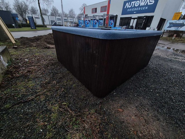 Beachcomber 5 persoons jacuzzi en buitenspa - afbeelding 13 van  21