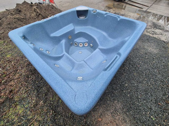 Beachcomber 5 persoons jacuzzi en buitenspa - afbeelding 15 van  21
