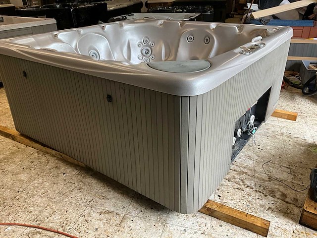 Beachcomber 740 jacuzzi - afbeelding 13 van  18