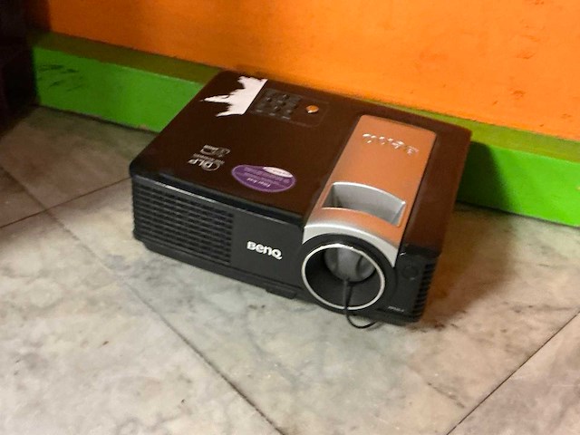 Beamer & 305cm projectiescherm - afbeelding 2 van  5