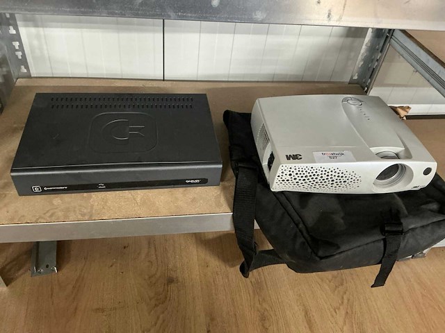 Beamer en commodore gravel vintage mediaspeler - afbeelding 1 van  2