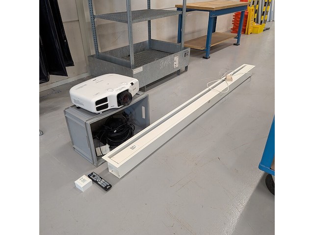 Beamer met projectiescherm epson, h824b - afbeelding 1 van  10