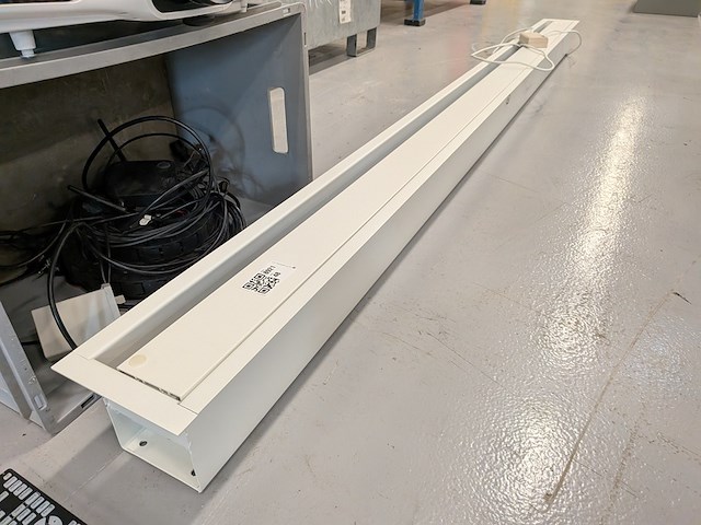 Beamer met projectiescherm epson, h824b - afbeelding 9 van  10