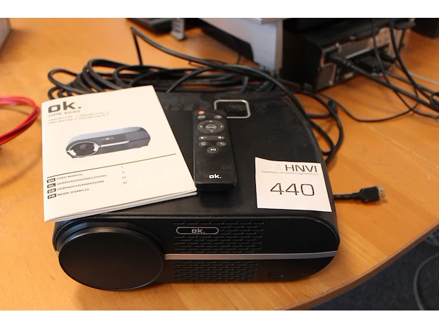 Beamer oke opr30340 met afstandbediening. - afbeelding 1 van  2