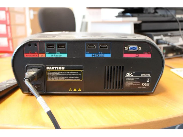 Beamer oke opr30340 met afstandbediening. - afbeelding 2 van  2