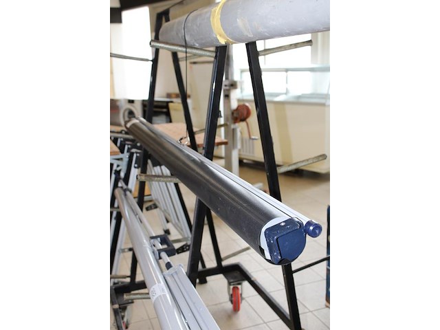 Beamerscherm met breedte 174 cm. - afbeelding 2 van  2