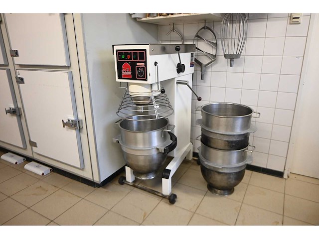 Bear varimixer ar 40 planeetmenger inclusief 3 mengaccessoires - afbeelding 1 van  11
