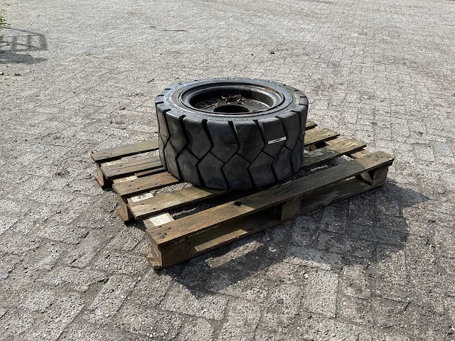 Bearcat - band 28x12.5-15 - afbeelding 1 van  9