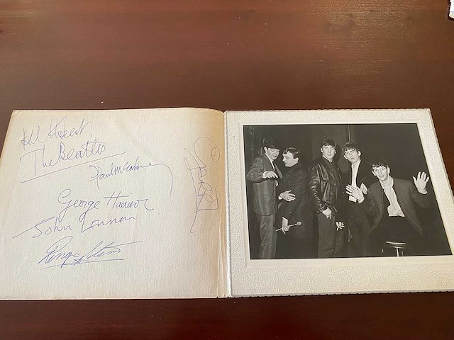 Beatles-handtekeningenalbum - afbeelding 1 van  5