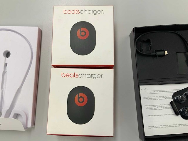 Beats wireless bluetooth earphones (2x) - afbeelding 2 van  5