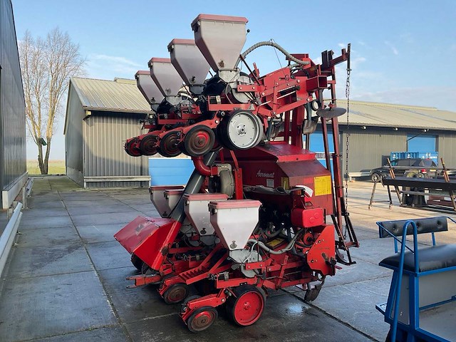 Becker aeromat mais zaaimachine, 8-rijig - afbeelding 7 van  13