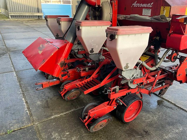 Becker aeromat mais zaaimachine, 8-rijig - afbeelding 10 van  13