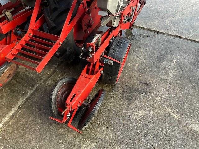 Becker aeromat mais zaaimachine, 8-rijig - afbeelding 11 van  13