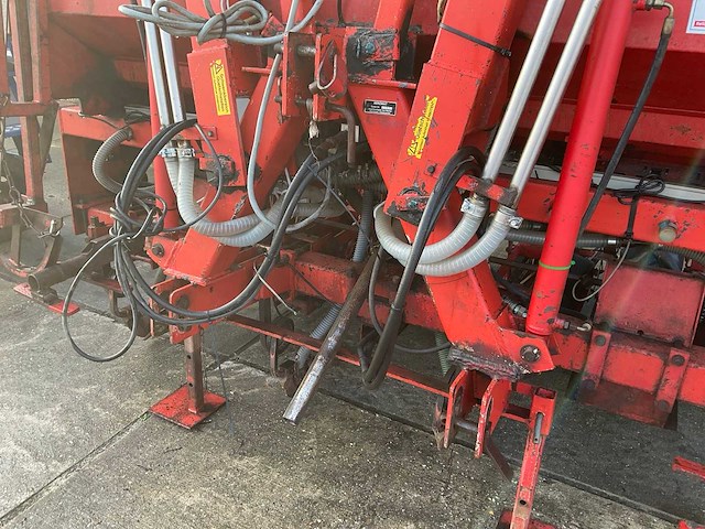 Becker aeromat mais zaaimachine, 8-rijig - afbeelding 12 van  13