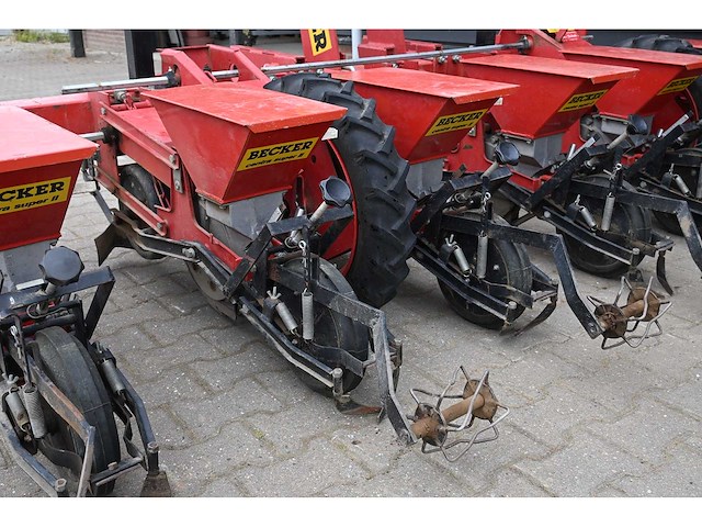 Becker centra super 6-rijige - precisiezaaimachine - afbeelding 14 van  14