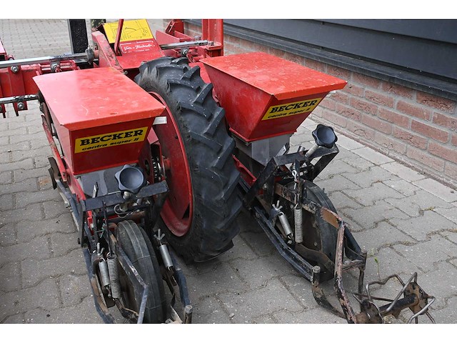 Becker centra super 6-rijige - precisiezaaimachine - afbeelding 3 van  14